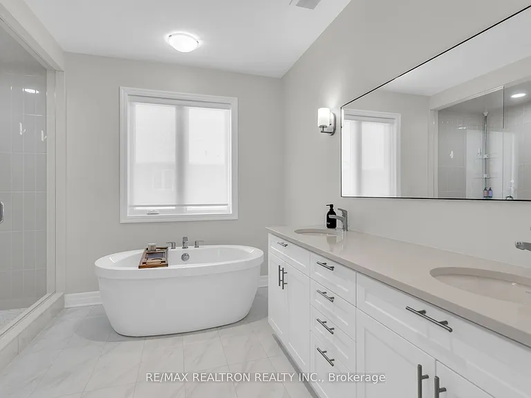 669 Newlove St — Photo 32