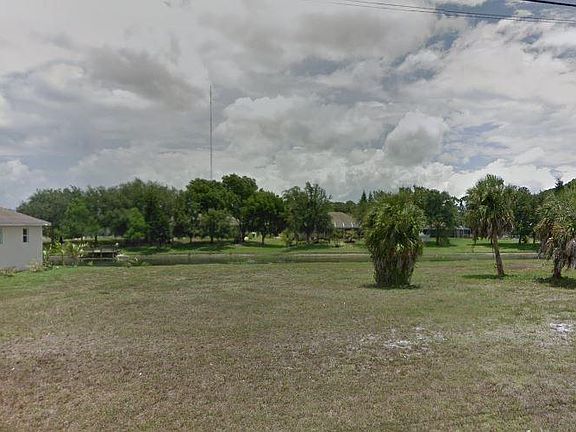 4th image of 853 Rotonda Cir