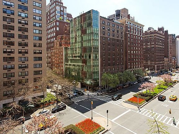 3rd image of 1060 Park Ave APT 6G