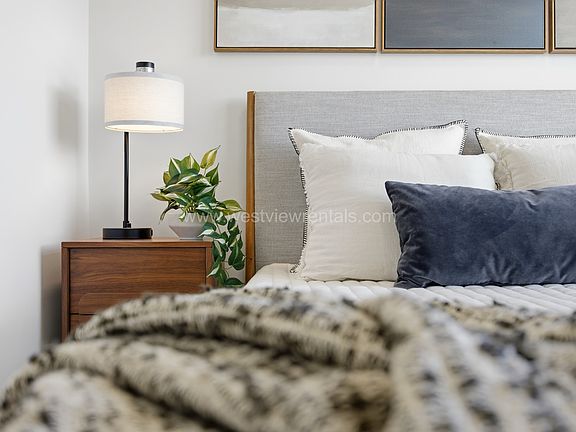 5th image of 711 Astor St #201