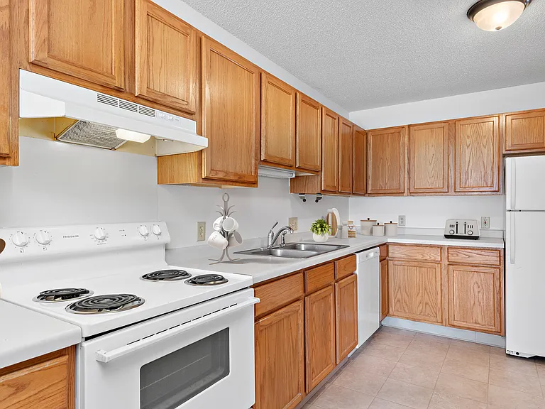 Wyoming Oakwood Townhomes — Photo 10