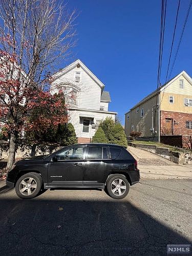 2nd image of 22 Van Rensselaer St