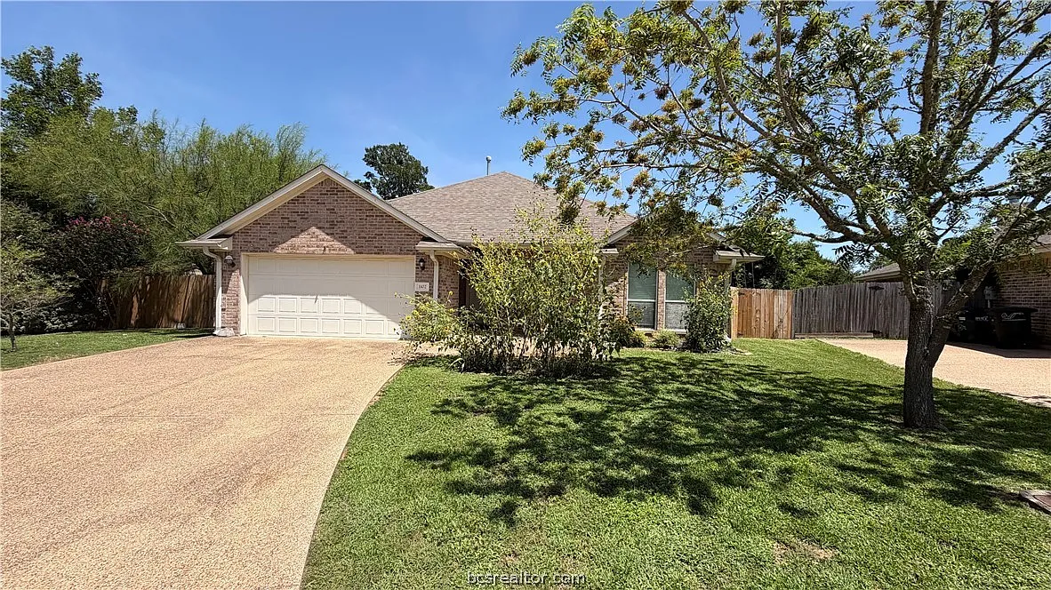 4 bed, 2.5 bath, 2255 sqft, $2,600 — Photo 1
