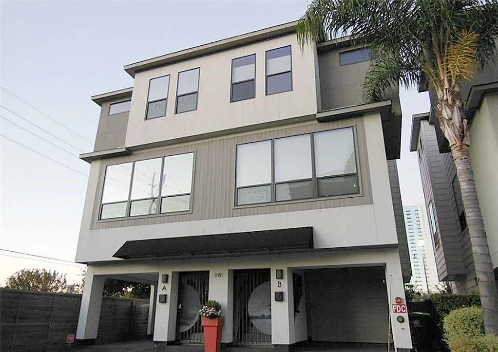 2 bed, 1.5 bath, 1330 sqft, $1,899 — Photo 1