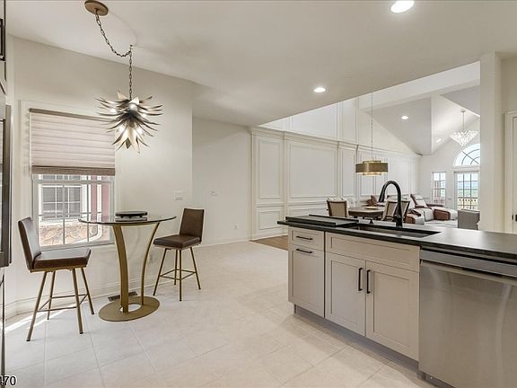 5th image of 9 Rockhall Ct