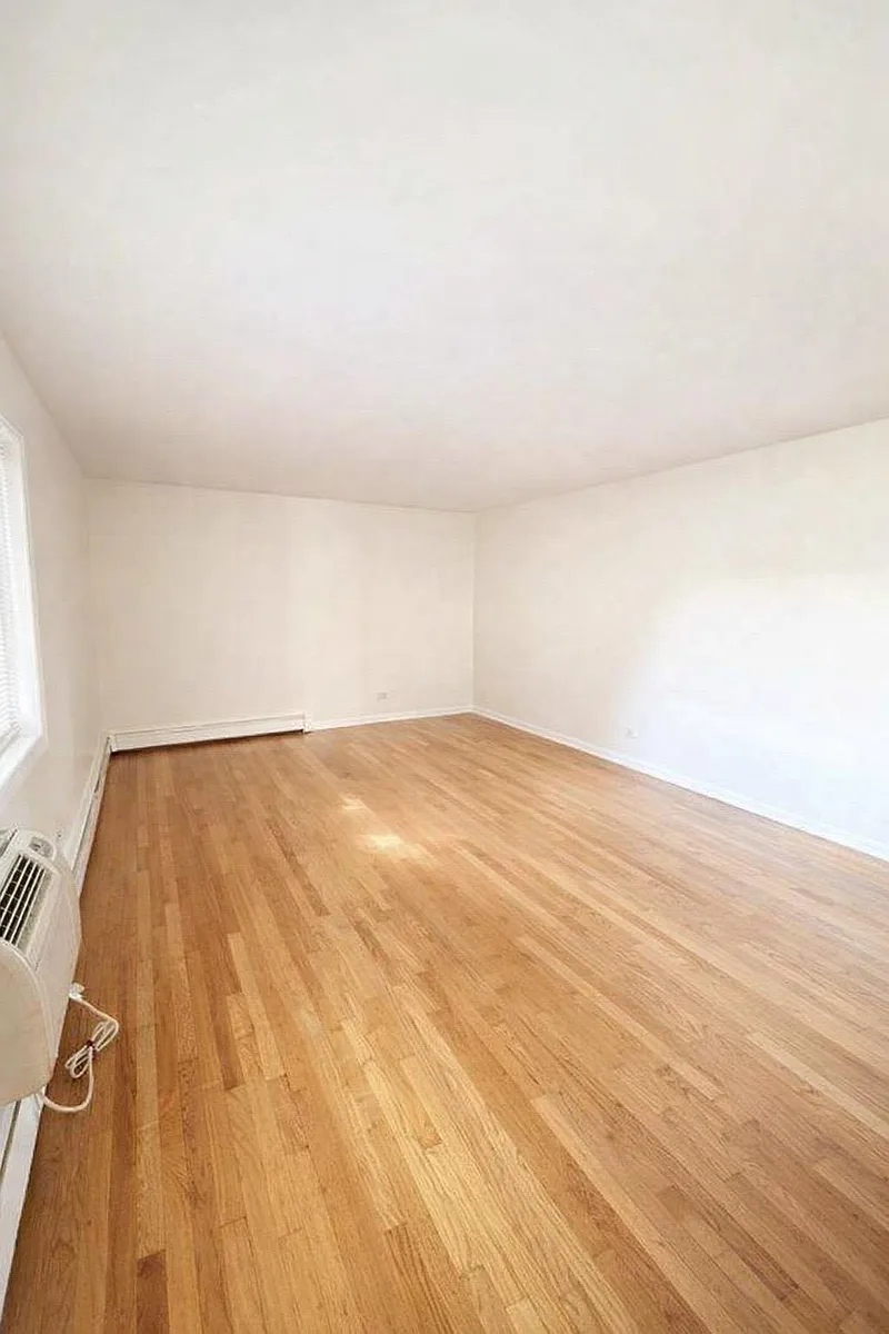 Photo 2 of 29 - 1404 W Estes Ave #5A - Chicago, IL Building Photo - 1404 W Estes Ave #5A