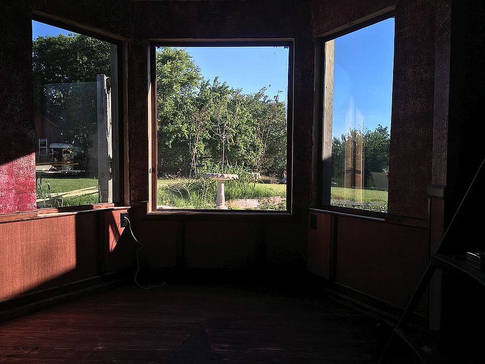 Bay window in dining room 