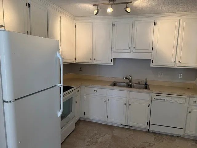 2 bed, 2.5 bath, 1234 sqft, $1,800 — Photo 4