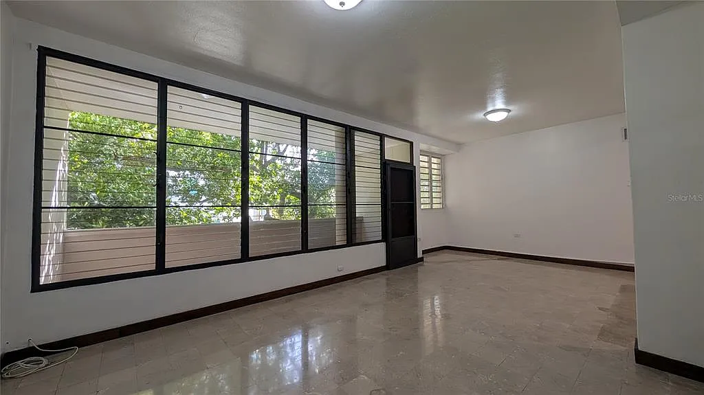 3 bed, 1.5 bath, 1200 sqft, $2,000 — Photo 2