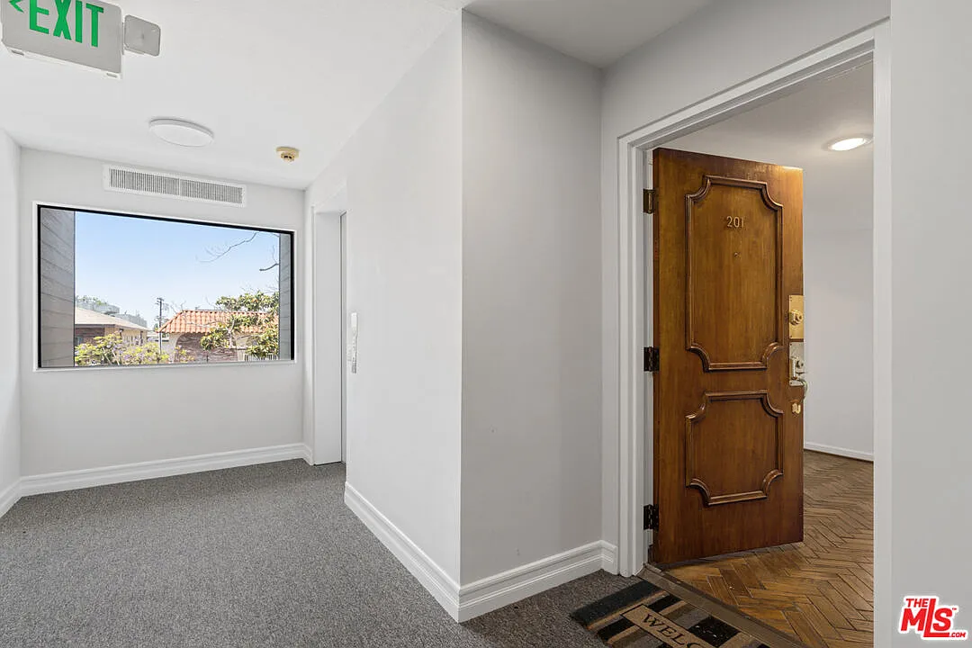 2 bed, 2.0 bath, 1489 sqft, $4,500 — Photo 2