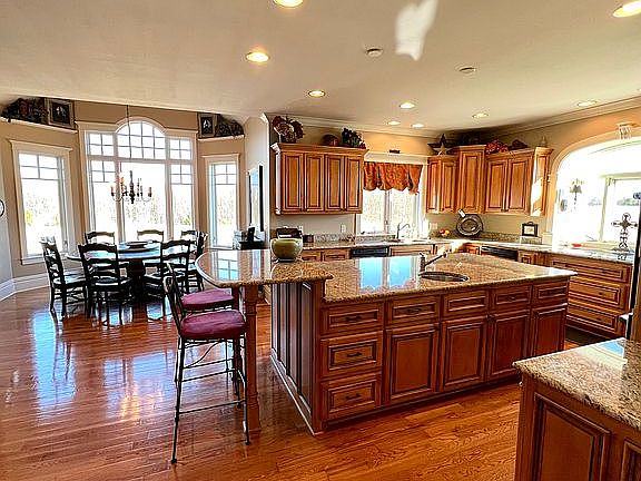 3rd image of 43375 Pomeroy Pike