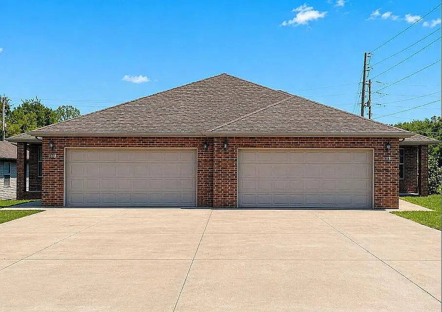 3 bed, 1100 sqft, $1,295 — Photo 1
