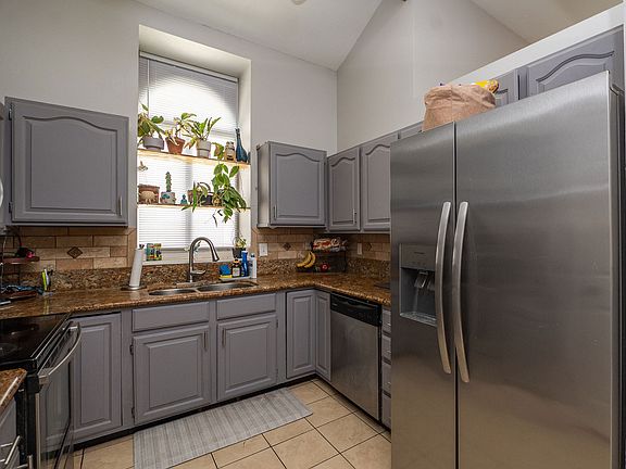 5th image of 1012 N Gramercy Ave E