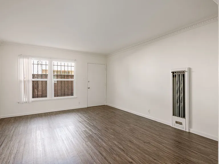 1249 N Edgemont St — Photo 5