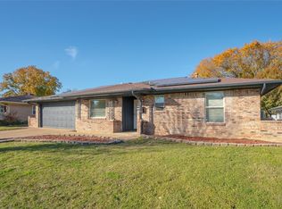 209 Primrose Hl, Euless, TX 76039