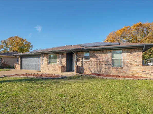 209 Primrose Hl, Euless, TX 76039