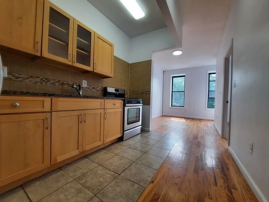 1st image of 518 Willoughby Ave APT 2F