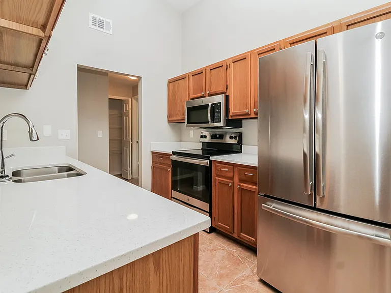 623 Weybridge Ct — Photo 7