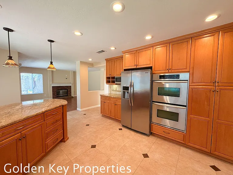 533 Edgewater Ave — Photo 7