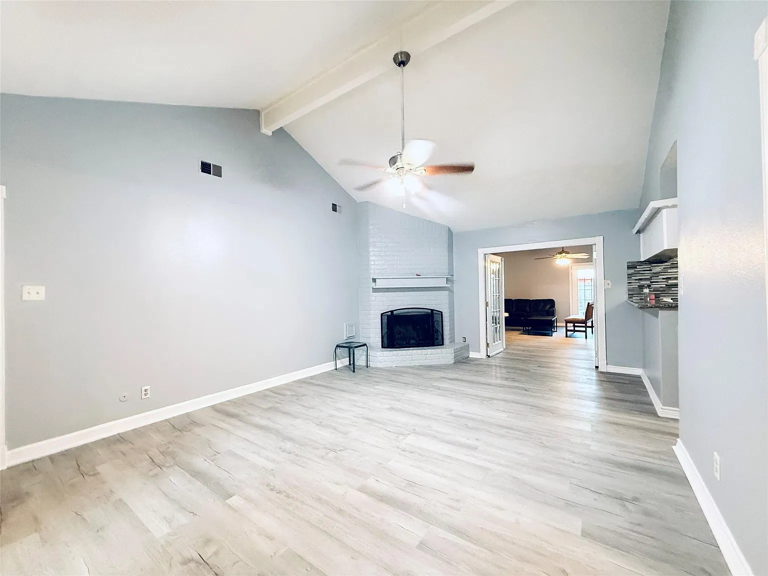 3 bed, 2.0 bath, 2058 sqft, $2,490 — Photo 3