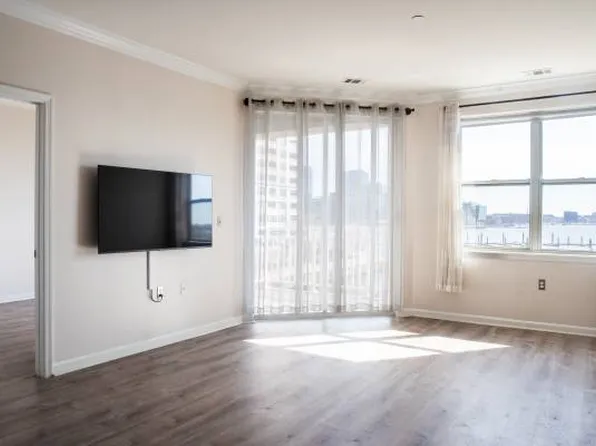 23 Pierside Dr Unit 239, Baltimore, MD 21230