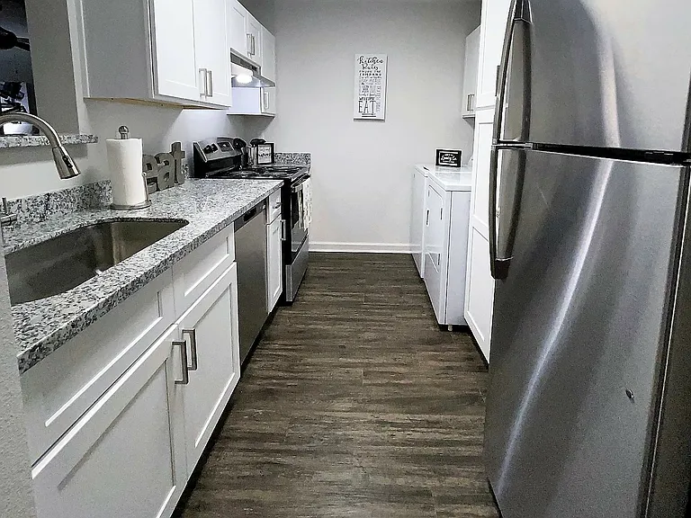 Bayou Oaks Apartments — Photo 17
