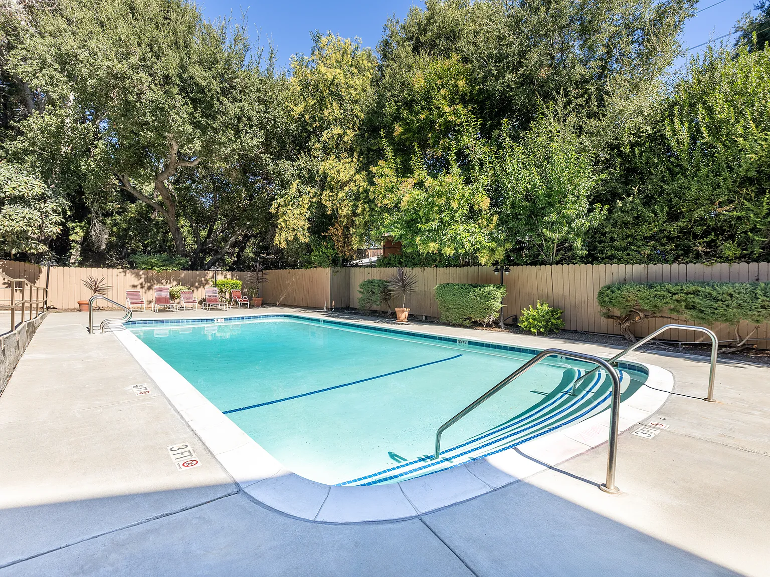 1515 The Glens Apartments — Photo 4