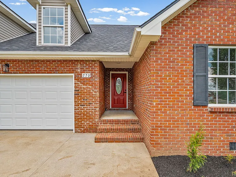 270 Harold Dr — Photo 4