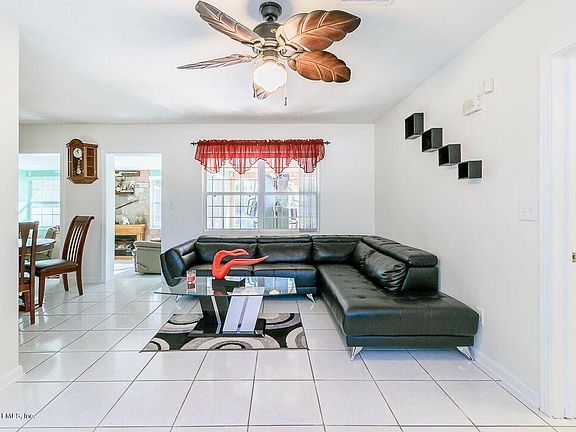 5th image of 6120 Robbins Cir S