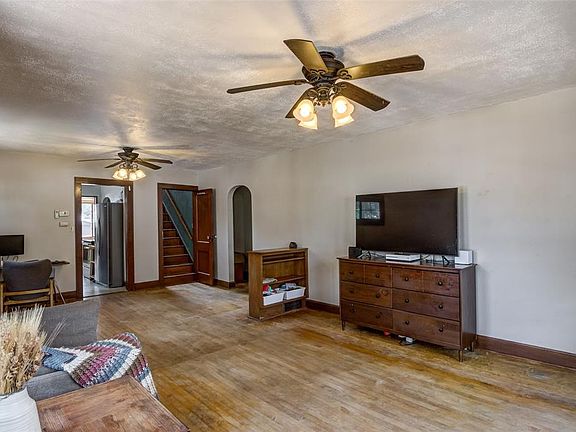 3rd image of 523 W Elm Street