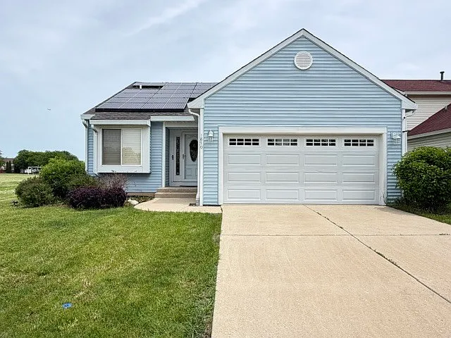1870 Grosse Pointe Cir — Photo 1