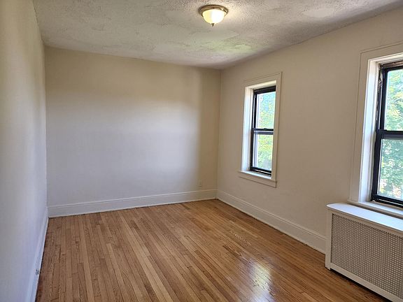 2nd image of 407 Woodstock Ave #3B