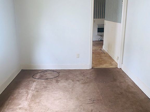 4th image of 406 Treadwell St