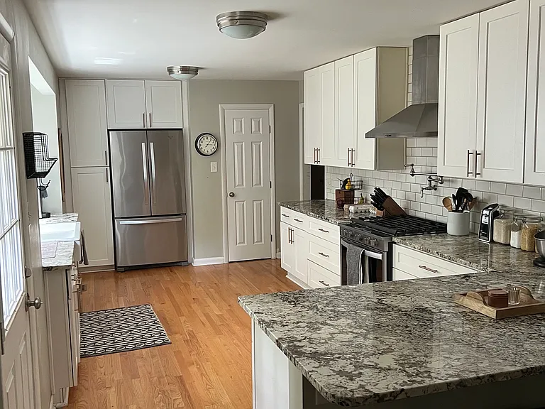 306 Plum Ln — Photo 9