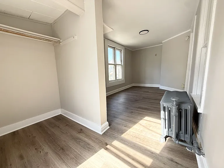 221 N Pinckney St — Photo 4