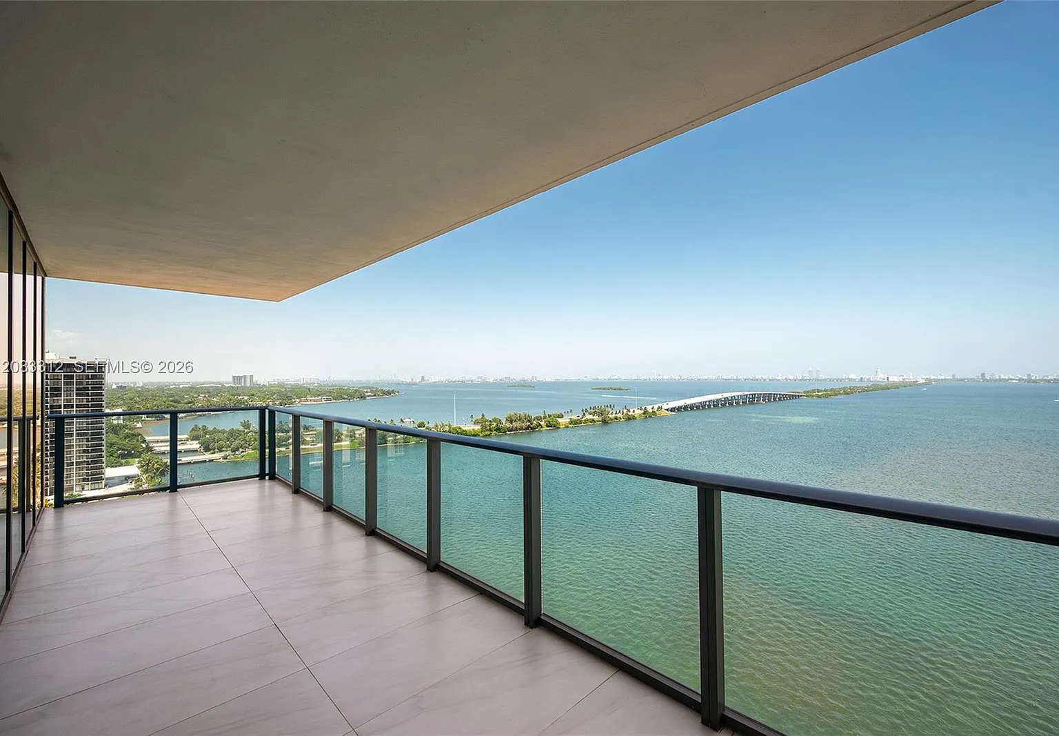 One Paraiso Condo — Photo 4