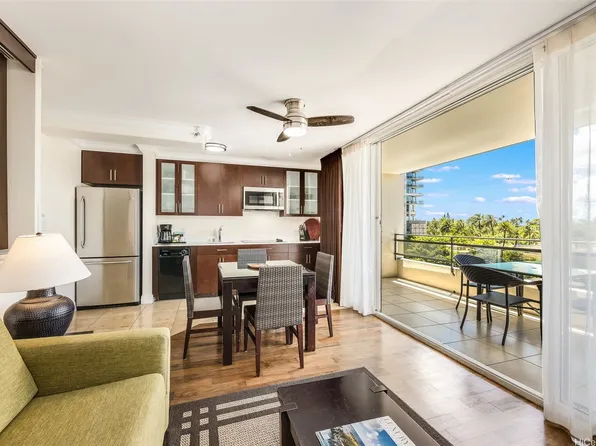 255 Beach Walk #62, Honolulu, HI 96815