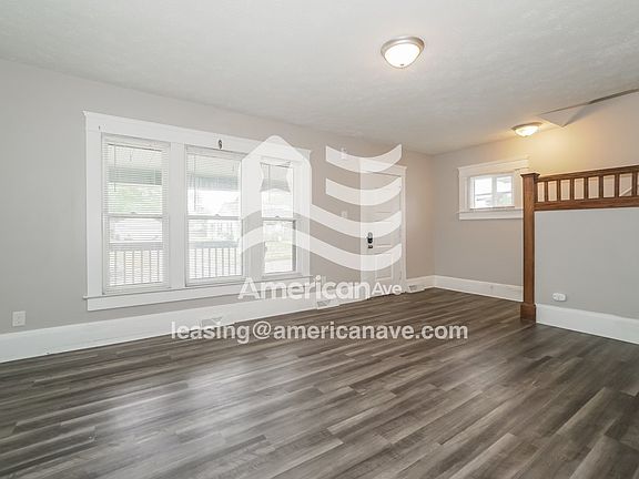 1067071_003_living_room_12842243.jpg