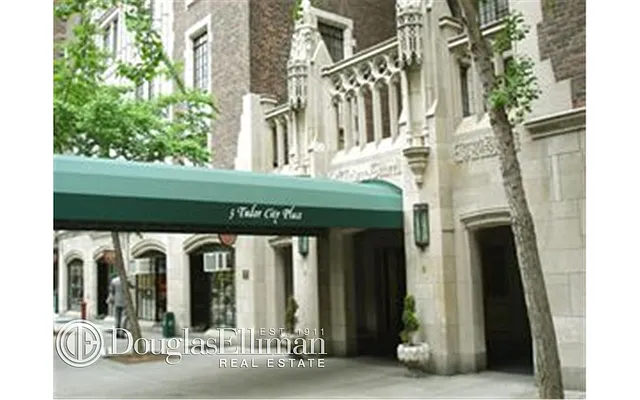 Rented by Douglas Elliman | media 23