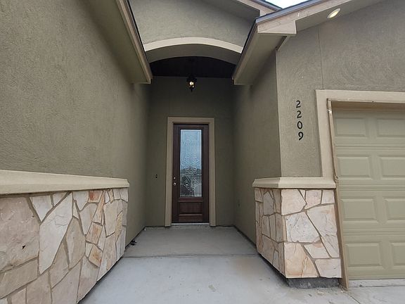 2nd image of 2209 Cuarzo Dr