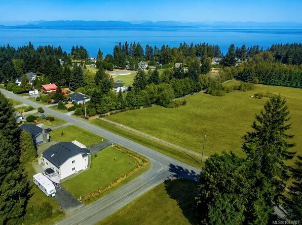 2207 June Rd, Comox Valley, BC V9J 1X9