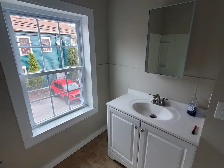 696 Main St #3 — Photo 9