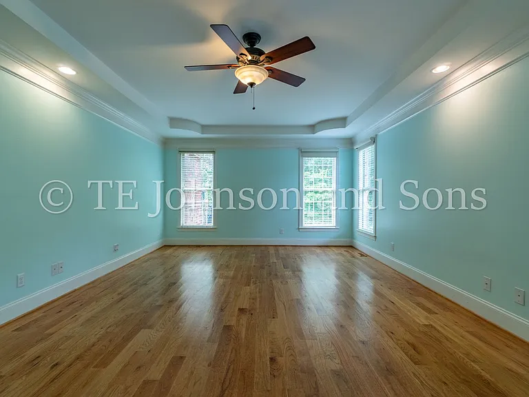 1112 Oakencroft Ct — Photo 21