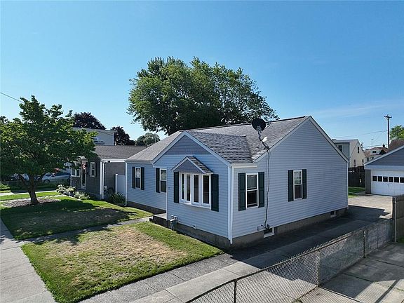 3rd image of 21 Benedict St