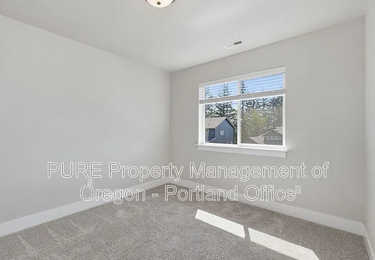 1730 NE Gilbert Ln — Photo 13
