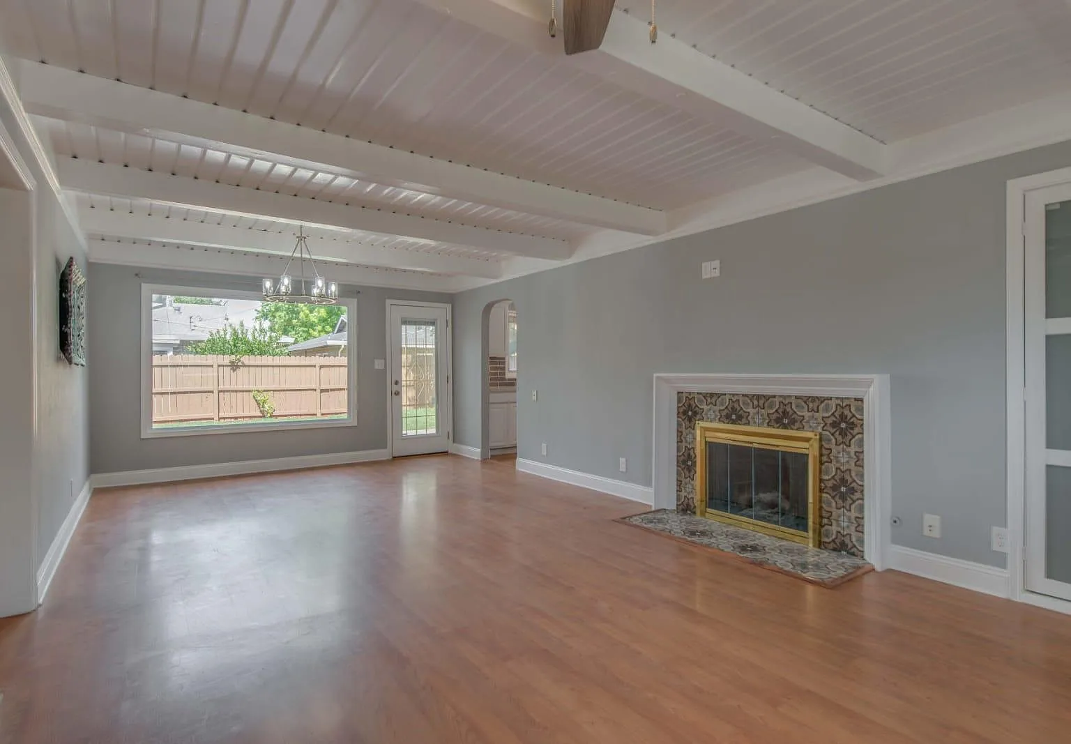 2209 Byron Rd — Photo 3