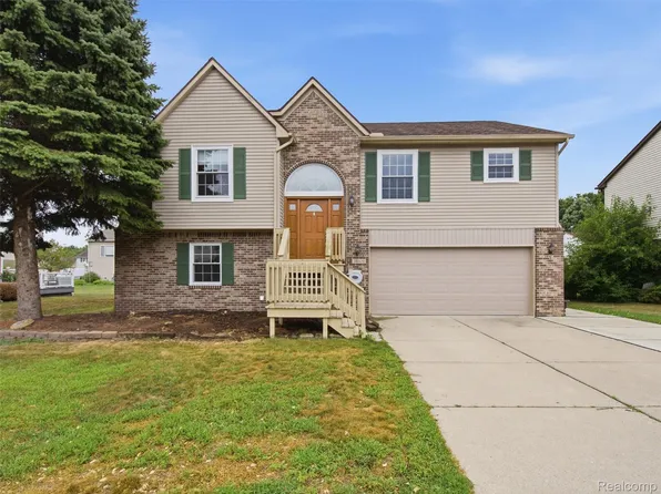 38529 Terry Ln, Westland, MI 48185