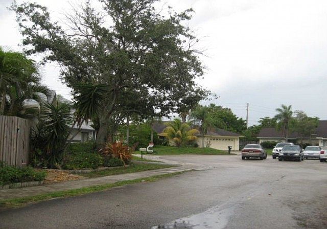 2nd image of 10041 SW 14th St