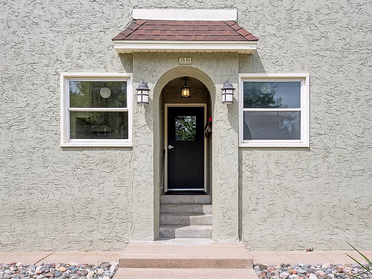 613 Wayzata Blvd E — Photo 30