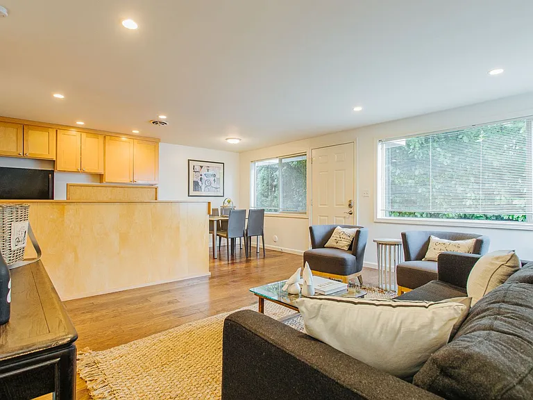 3015 Queen Anne Ave N. — Photo 4